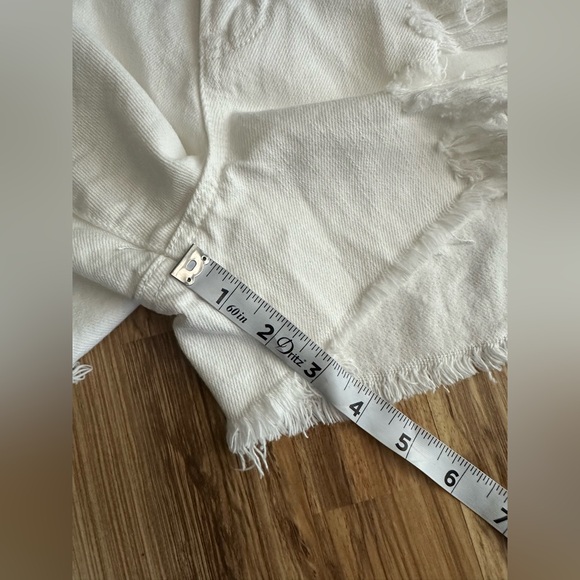 American Eagle Women 4 High Rise 90s Boyfriend Shorts Raw Hem Distressed White - Picture 9 of 12